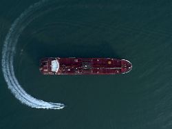 Drohnenangriffe im Oman: Iran attackiert Öltanker bei Straße von Hormus