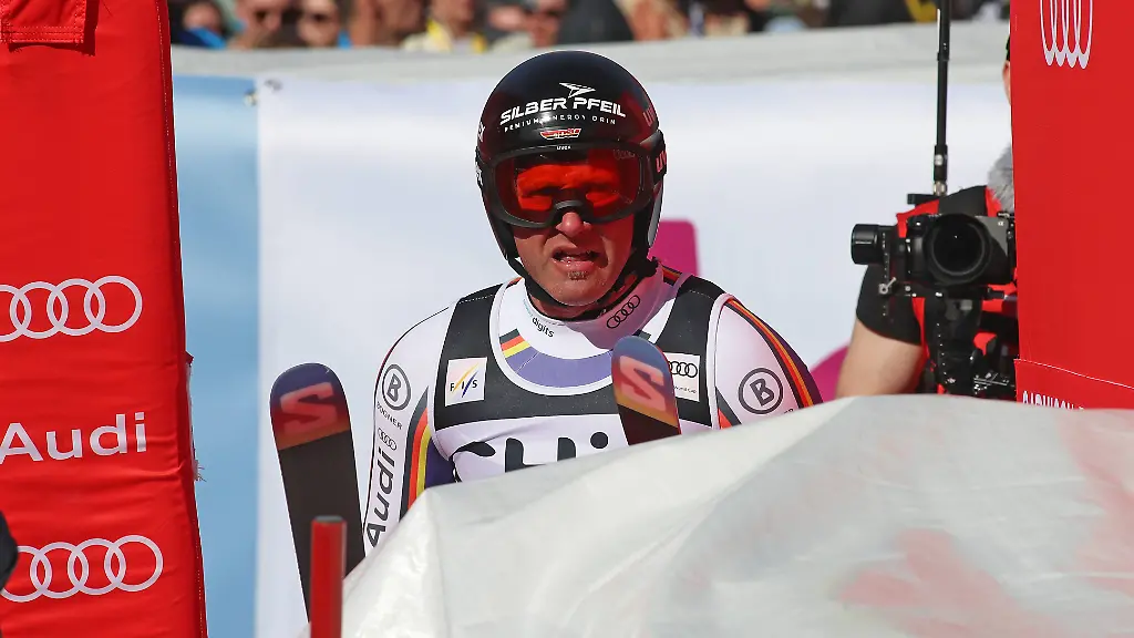 Audi-FIS-Ski-Weltcup-Garmisch-Partenkirchen-Ski-Alpin-Abfahrt-Herren-Kandahar-BAUMANN-Romed-GER-im-Auslauf-Ziel-stehend-Audi-FIS-Ski-World-Cup-Garmisch-Partenkirchen-Alpine-Skiing-Downhill-Men-Kandahar-BAUMANN-Romed-GER-in-the-outrun-standing-finish