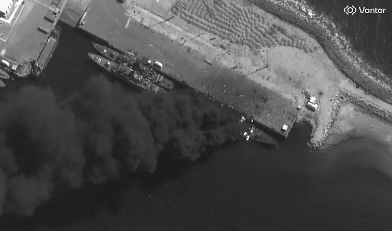 A-satellite-image-shows-a-frigate-on-fire-at-the-Konarak-naval-base-in-Iran-February-28-2026-Vantor-Handout-via-REUTERS-THIS-IMAGE-HAS-BEEN-SUPPLIED-BY-A-THIRD-PARTY-NO-RESALES-NO-ARCHIVES-MANDATORY-CREDIT-MUST-NOT-OBSCURE-LOGO