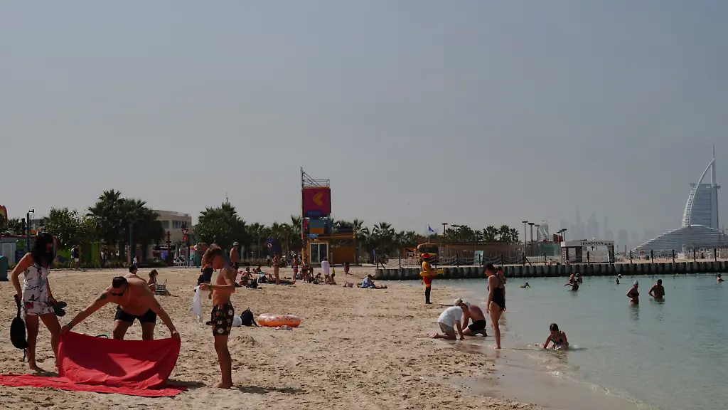 People-realx-at-the-Kite-Beach-with-Burj-Al-Arab-in-the-background-after-an-Iranian-attack-following-United-States-and-Israel-strikes-on-Iran-in-Dubai-United-Arab-Emirates-March-1-2026
