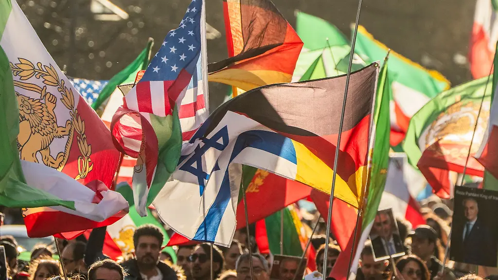 In-Frankfurt-versammelten-sich-am-Samstag-laut-Polizei-2-000-Menschen