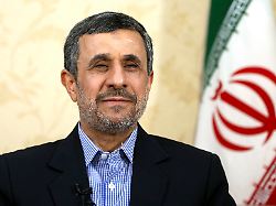 Früherer Ziehsohn von Chamenei: Bericht: Irans Ex-Präsident Ahmadinedschad bei Luftangriff getötet