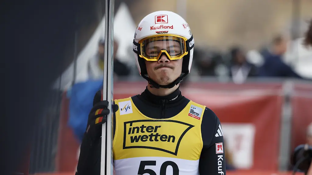 Ski-nordisch-Skispringen-Weltcup-Skifliegen-Maenner-2-Durchgang-Philipp-Raimund-aus-Deutschland-reagiert-im-Zielbereich