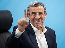 "Bericht über Tod falsch": Partei: Ahmadinedschad lebt noch