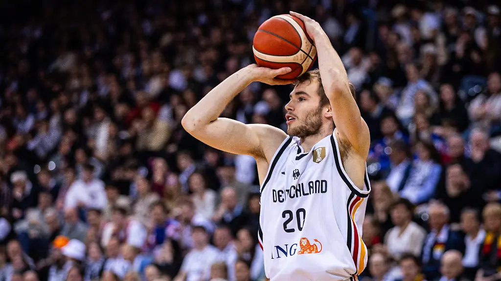 Malte-Delow-Deutscher-Basketball-Bund-20-mit-dem-Dreier-FIBA-Basketball-World-Cup-2027-European-Qualifiers-Deutschland-vs-Kroatien-1-3