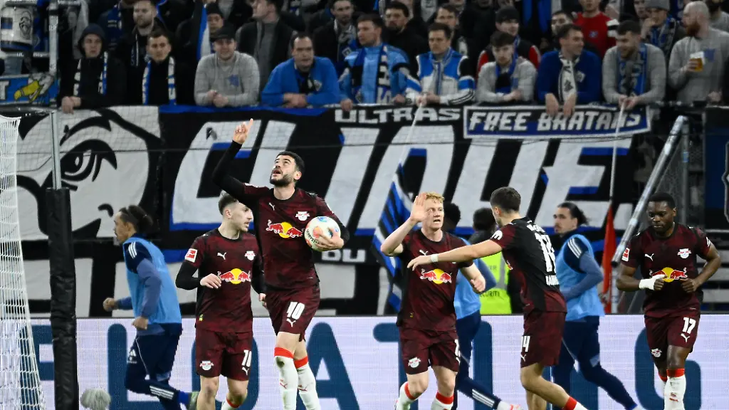 Fussball-Bundesliga-Hamburger-SV-RB-Leipzig-24-Spieltag-Volksparkstadion-Romulo-RB-Leipzig-jubelt-nach-seinem-Tor-zum-1-1