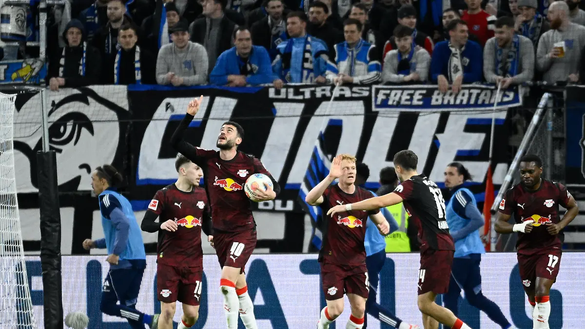 Fussball-Bundesliga-Hamburger-SV-RB-Leipzig-24-Spieltag-Volksparkstadion-Romulo-RB-Leipzig-jubelt-nach-seinem-Tor-zum-1-1