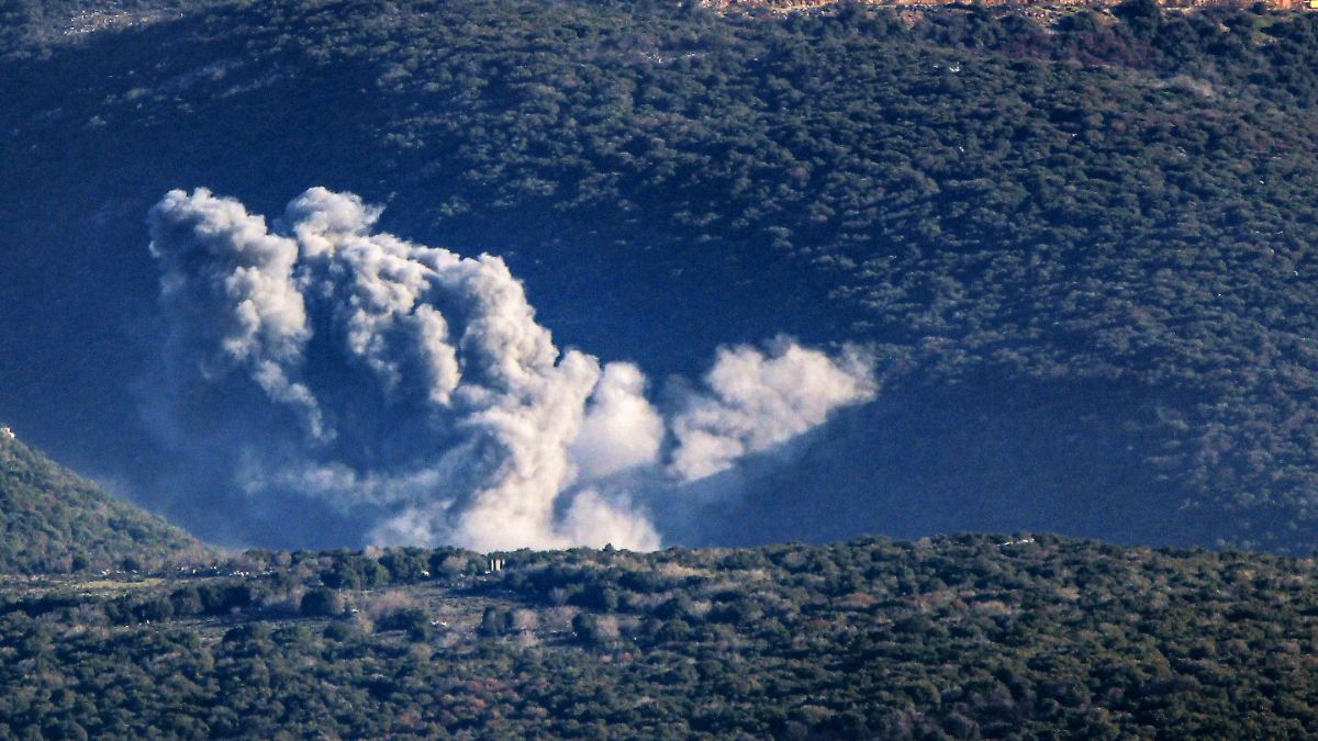 Hisbollah greift Israel an - Militär reagiert mit Gegenangriffen