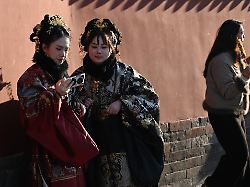 Knochenbrühe und Datteltee: Warum "becoming chinese" plötzlich im Trend liegt