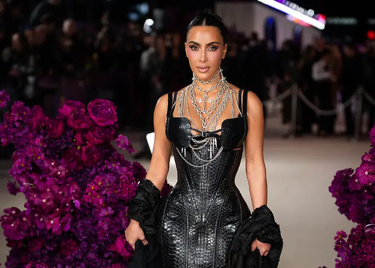 Kim-Kardashian-poses-for-photographers-upon-arrival-at-the-premiere-of-the-television-series-All-s-Fair-on-Wednesday-Oct-22-2025-in-London