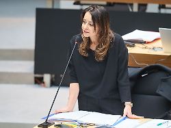 Berlin & Brandenburg: Iranstämmige Justizsenatorin zwischen Hoffnung und Sorge