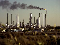 Trümmerteile sorgen für Feuer: Drohnen setzen saudische Ölraffinerie Ras Tanura in Brand