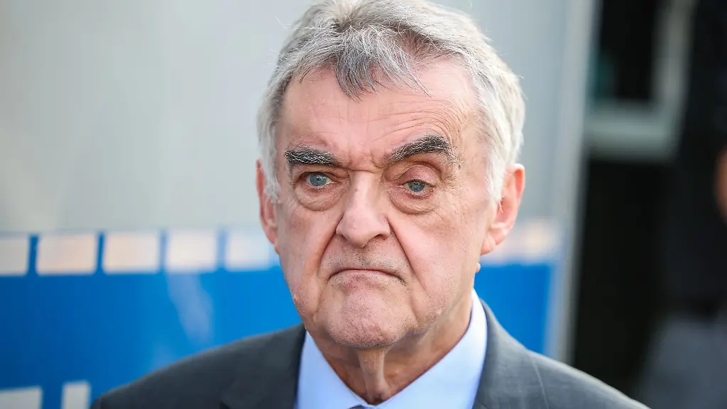 Kein-Grund-zum-Aufatmen-Nordrhein-Westfalens-Innenminister-Herbert-Reul-CDU-stellt-die-Polizeiliche-Kriminalitaetsstatistik-2025-vor