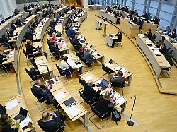 Sachsen-Anhalt: Debatte um Mitarbeiter-Obergrenze im Parlament