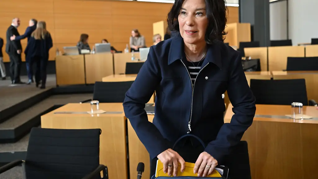 Thueringens-Wirtschaftsministerin-Colette-Boos-John-CDU-signalisierte-dass-weitere-Foerdermittel-fuer-Investitionen-in-den-Erfurter-Zalando-Standort-moeglich-gewesen-waeren