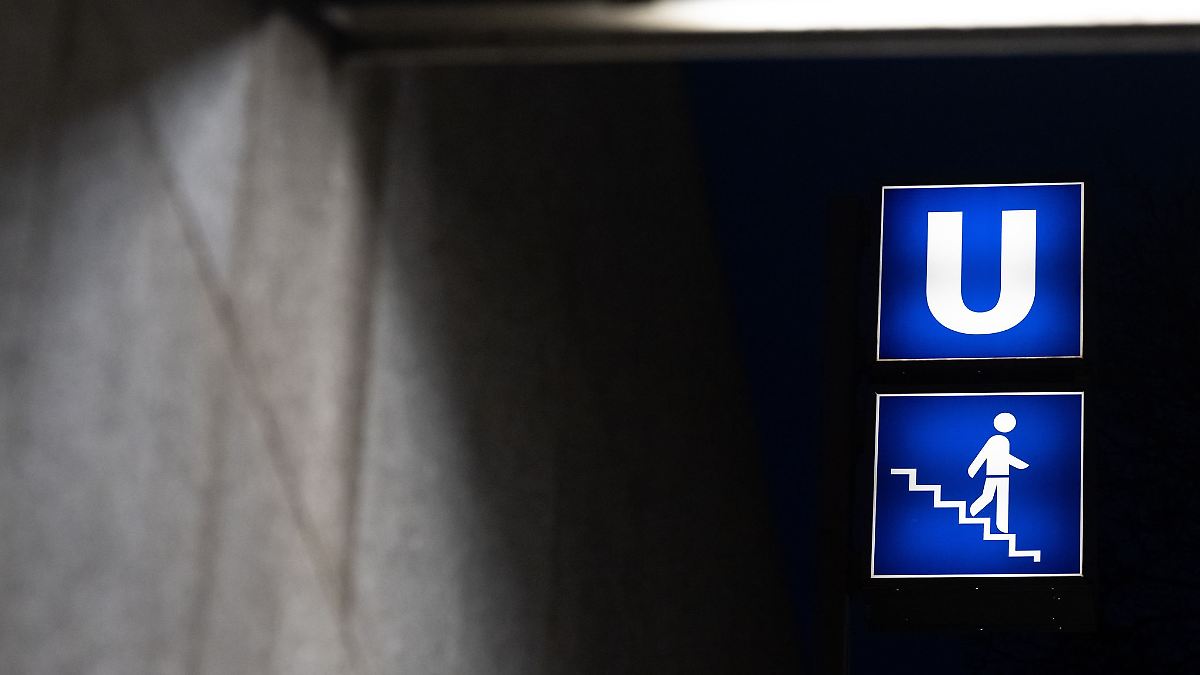 Betrunkener will durch U-Bahn-Tunnel in München laufen