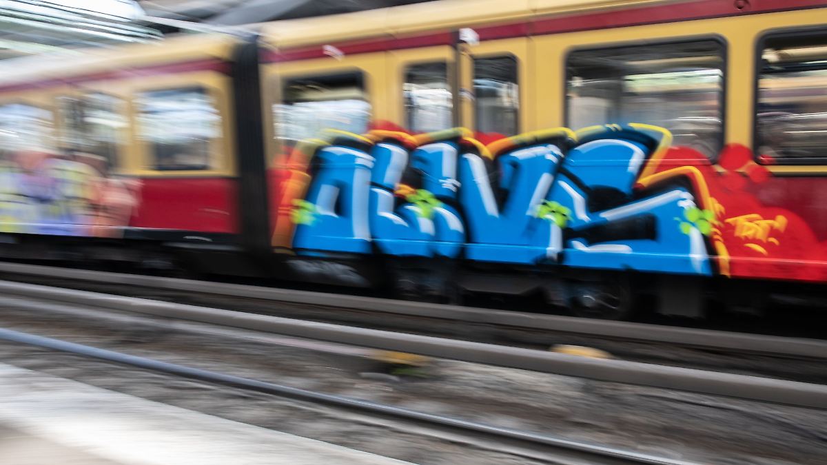 Verdächtige nach Besprühen von S-Bahn-Waggons gestoppt
