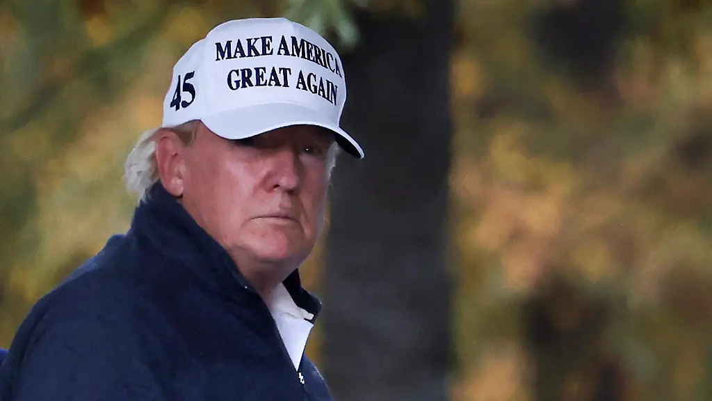 2020-11-07T203744Z-659520635-RC2KYJ9BOHUW-RTRMADP-3-USA-ELECTION-TRUMP