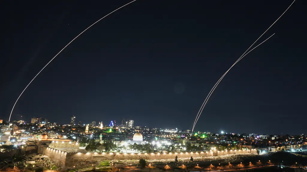 Israeli-air-defense-system-fires-to-intercept-missiles-launched-from-Iran-toward-Israel-over-Jerusalem-Sunday-March-1-2026