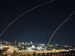 Luftabwehr soll gestört werden: Vergeltungsschläge des Iran folgen einem "Dreiklang"