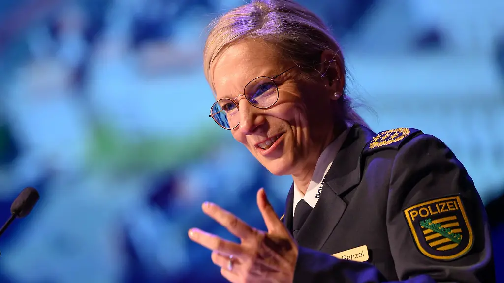 Laut-Sonja-Penzel-Inspekteurin-der-Polizei-sind-israelische-juedische-oder-amerikanische-Einrichtungen-in-Sachsen-aktuell-nicht-konkret-gefaehrdet