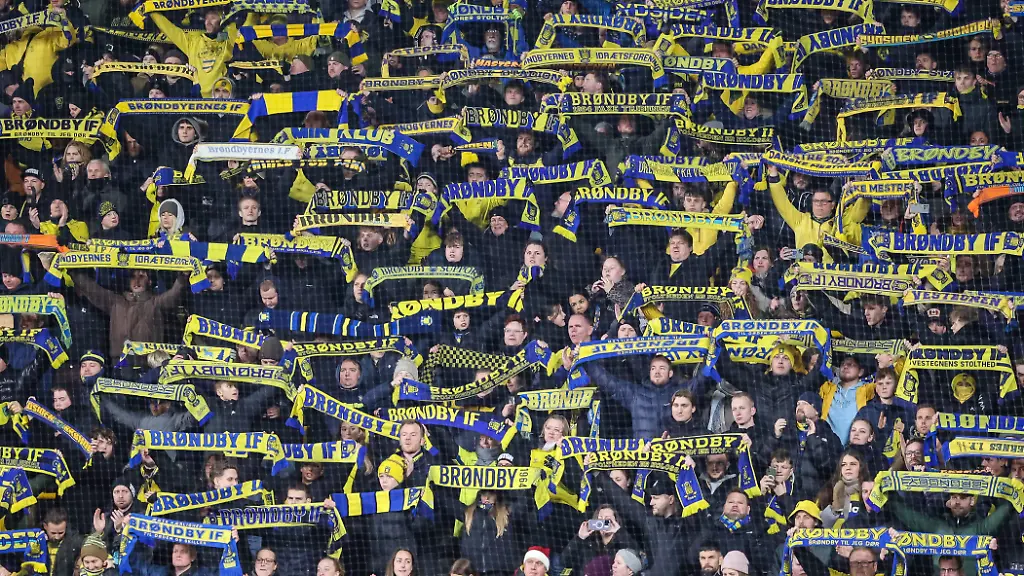 Broendby-IF-v-FC-Fredericia-3F-Superliga-football-Broendby-Denmark-Broendby-Denmark-01st-December-2025-Football-fans-of-Broendby-IF-seen-on-the-stands-at-the-3F-Superliga-match-between-Broendby-IF-and-FC-Fredericia-at-Broendby-Stadion-in-Broendby