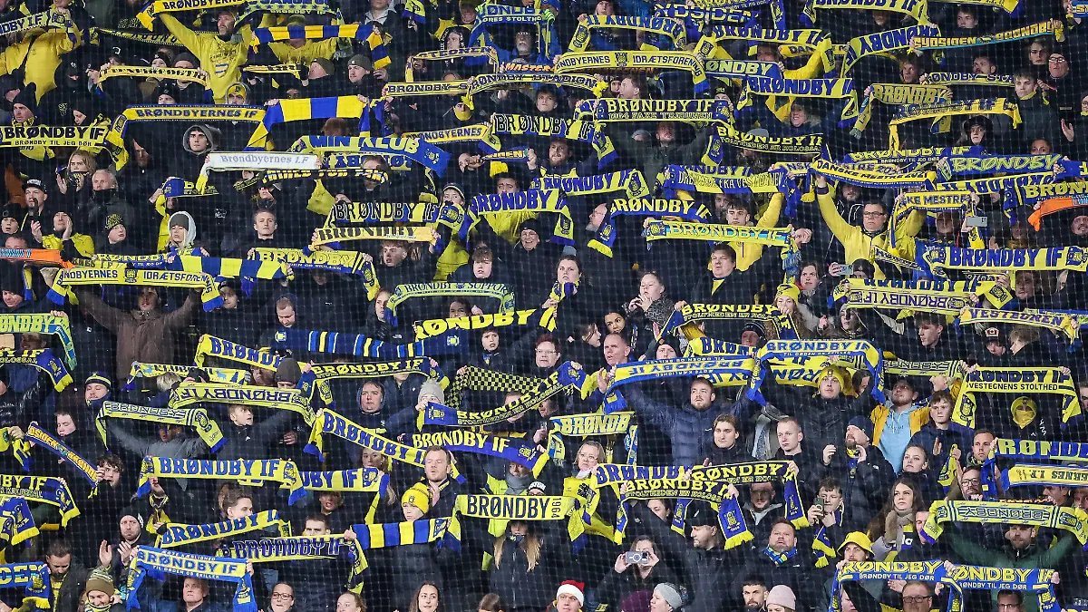 Broendby-IF-v-FC-Fredericia-3F-Superliga-football-Broendby-Denmark-Broendby-Denmark-01st-December-2025-Football-fans-of-Broendby-IF-seen-on-the-stands-at-the-3F-Superliga-match-between-Broendby-IF-and-FC-Fredericia-at-Broendby-Stadion-in-Broendby