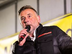 Berufungsprozess in Dresden: Gericht reduziert Strafe für Pegida-Gründer Bachmann