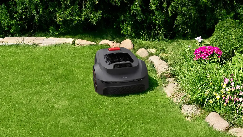 Der-Maehroboter-Mova-Viax-250-maeht-ganz-ohne-Begrenzungsdraht