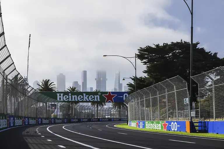 MELBOURNE-AUSTRALIEN-12-MAeRZ-Stimmung-auf-der-Strecke-vor-dem-Grossen-Preis-von-Australien-2025-im-Albert-Park-in-Melbourne-Australien-Ozeanien-MELBOURNE-AUSTRALIA-MARCH-12-Track-atmosphere-before-the-2025-Australian-Grand-Prix-at-Albert-Park-in-Melbourne-Australia-Oceania-Copyright-imageBROKER-ChrisxPutnam-ibxiqx13200016