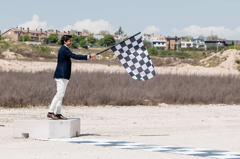 News-Bilder-des-Tages-Presentation-of-the-Formula-1-Madring-circuit-at-IFEMA-Madrid-Formula-1-driver-Carlos-Sainz-during-the-presentation-of-the-Formula-1-Madring-circuit-at-IFEMA-Madrid-on-April-25-2025-in-Madrid-Spain-IFEMA-Madrid-will-host-the-Spanish-Formula-1-Grand-Prix-in-2026-a-category-that-returns-to-the-capital-after-45-years-The-Madring-circuit-has-a-5-470-meter-course-with-22-turns-25-APRIL-2025-Carlos-Luja-Espana-PUBLICATIONxNOTxINxESP-Copyright-xCarlosxLujanx-6675317