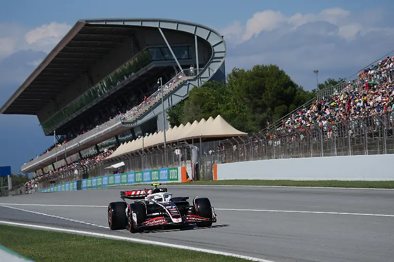 Motorsport-Formel-1-Weltmeisterschaft-Grand-Prix-von-Spanien-2-Freies-Training-Nico-Huelkenberg-aus-Deutschland-vom-Team-MoneyGram-Haas-ist-auf-der-Strecke-in-Barcelona-unterwegs