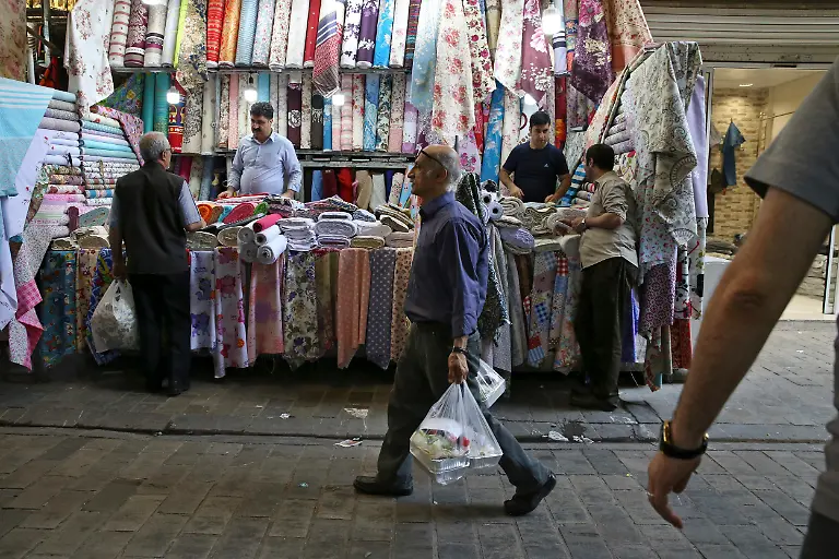 Iranians-shop-at-the-main-bazaar-in-Tehran-Iran-Sunday-May-6-2018-From-airplanes-to-oilfields-billions-of-dollars-are-on-the-line-for-international-corporations-as-President-Donald-Trump-weighs-whether-to-pull-America-out-of-Iran-s-nuclear-deal-with-world-powers-For-Western-businesses-the-deal-meant-access-to-Iran-s-largely-untapped-market-of-80-million-people