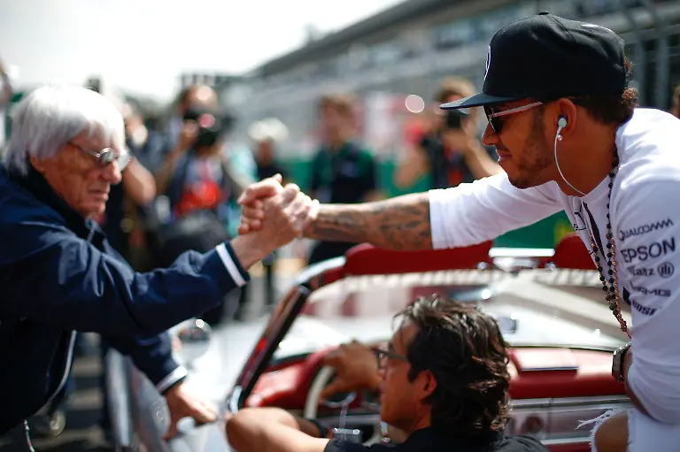 Motorsports-FIA-Formula-One-World-Championship-2015-Grand-Prix-of-Mexico-Bernie-Ecclestone-GBR-President-and-CEO-of-Formula-One-Management-and-Formula-One-Administration-44-Lewis-Hamilton-GBR-Mercedes-AMG-Petronas-Formula-One-Team