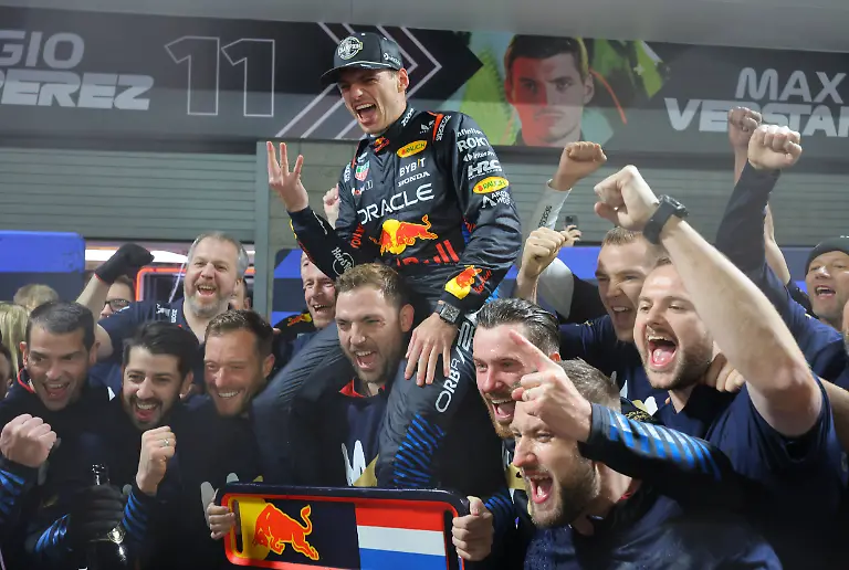 FORMULA-1-HEINEKEN-SILVER-LAS-VEGAS-GRAND-PRIX-2024-24-11-2024-Las-Vegas-Street-Circuit-Las-Vegas-FORMULA-1-HEINEKEN-SILVER-LAS-VEGAS-GRAND-PRIX-2024-im-Bild-Max-Verstappen-NLD-Oracle-Red-Bull-Racing-wird-zum-vierten-Male-Weltmeister-der-Formel-1