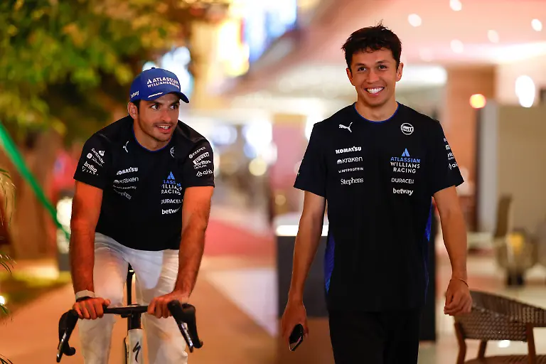 55-Carlos-Sainz-ESP-Atlassian-Williams-Racing-23-Alexander-Albon-THA-Atlassian-Williams-Racing-F1-Grand-Prix-of-Qatar-at-Lusail-International-Circuit-on-November-27-2025-in-Doha-Qatar