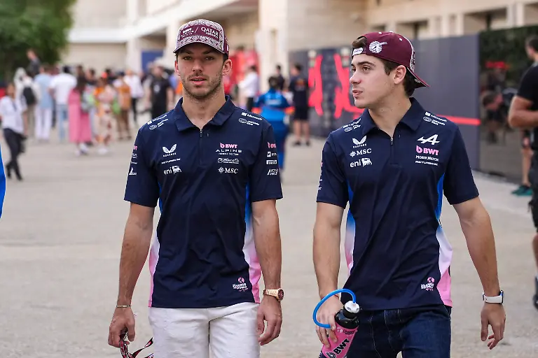 L-Pierre-Gasly-FRA-Alpine-F1-Team-Alpine-A525-Renault-R-Franco-Colapinto-ARG-Alpine-F1-during-the-Sprint-Race-of-the-Formula-1-Qatar-Airways-Qatar-Grand-Prix-2025-at-Losail-International-Circuit-ahead-of-Round-23-of-24-of-the-2025-FIA-Formula-One-World-Championship-November-28-30-2025