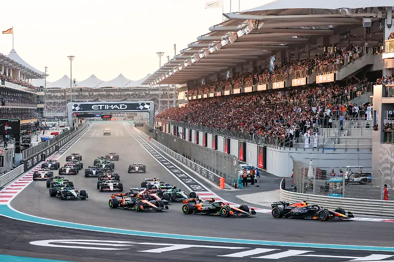 F1-cars-lined-up-at-the-start-of-the-race-on-track-with-Max-Verstappen-of-Red-Bull-Racing-leading-with-Lando-Norris-and-Oscar-Piastri-of-McLaren-following-during-the-2025-ETIHAD-Airways-Abu-Dhabi-F1-Grand-Prix-at-Yas-Marina-Circuit-United-Arab-Emirates-on-December-7-2025-Photo-by-Nicolas-Economou-NurPhoto