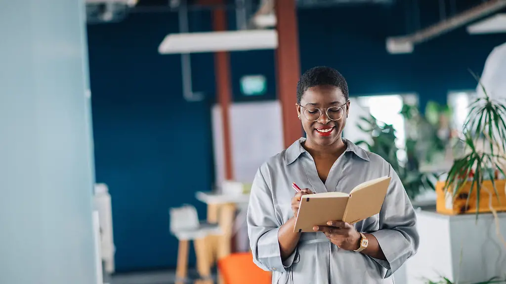 Selbstwert-staerken-Eine-Erfolgsliste-mit-erreichten-Zielen-und-positiven-Rueckmeldungen-hilft-das-eigene-Potenzial-realistischer-einzuschaetzen
