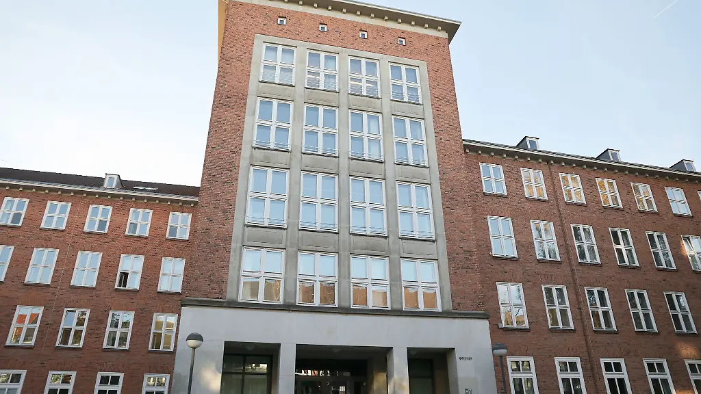 Das-Landgericht-Kiel-Nachdem-die-Staatsanwaltschaft-Rechtsmittel-gegen-ein-Urteil-des-Amtsgerichtes-Neumuenster-eingelegt-hat-landet-der-Fall-hier-vor-einer-Strafberufungskammer