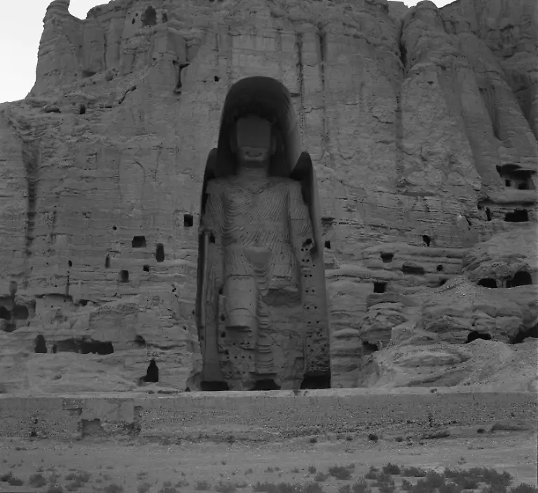 Bamian-Afghanistan-Buddha-Statue-Bamian-Bamiyan-Afghanistan-Felswand-mit-buddhistischen-Hoehlen-kloestern-Grosser-Buddha-aus-dem-Fels-gehauene-kolossale-Statue-spaete-Gandhara-Schule-7-Jahrhundert-Hoehe-52-m-Ansicht-Foto-1963