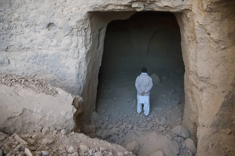 Lateral-Chamber-By-The-Niche-Of-The-Large-Buddha-Destroyed-By-The-Taliban-In-2001-In-Bamiyan-Bamian-Province-Afghanistan-PUBLICATIONxINxGERxSUIxAUTxONLY-Copyright-PeterxLanger-1942910