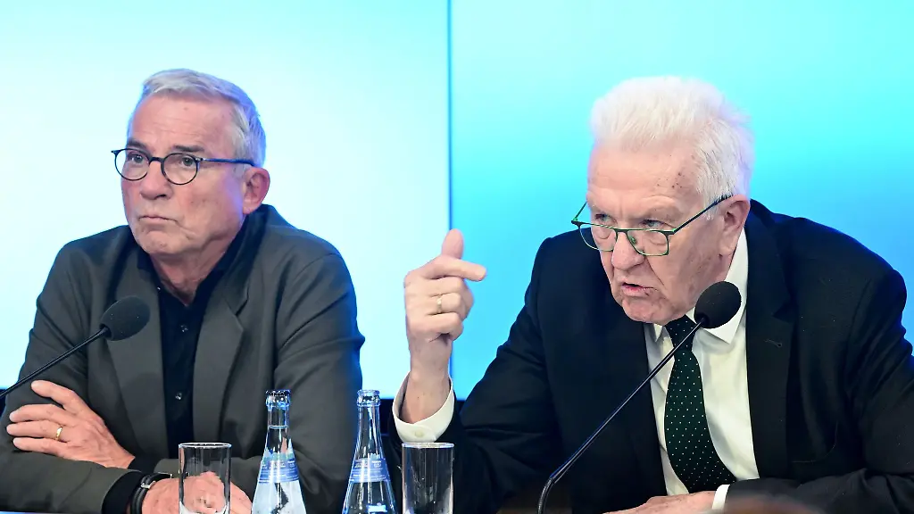 Wirkten-nicht-ganz-einer-Meinung-zu-dem-Hagel-Video-Thomas-Strobl-links-und-Winfried-Kretschmann