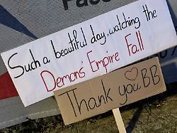 Eine für alle: Bomben, Jubel – und Hoffnung, so zart wie ein Schmetterling