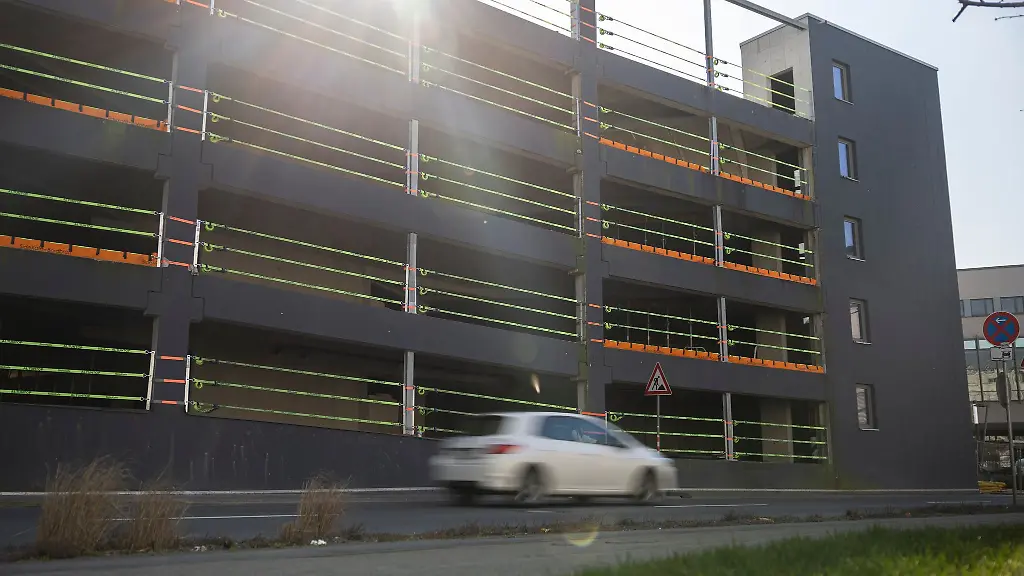 Der-Lahn-Dill-Kreis-weist-eine-Mitverantwortung-fuer-die-Schaeden-an-dem-neu-gebauten-Parkhaus-in-Wetzlar-von-sich