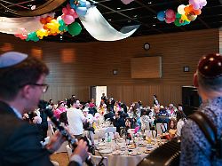 Berlin & Brandenburg: "Licht gegen Dunkelheit": Jüdische Gemeinde feiert Purim