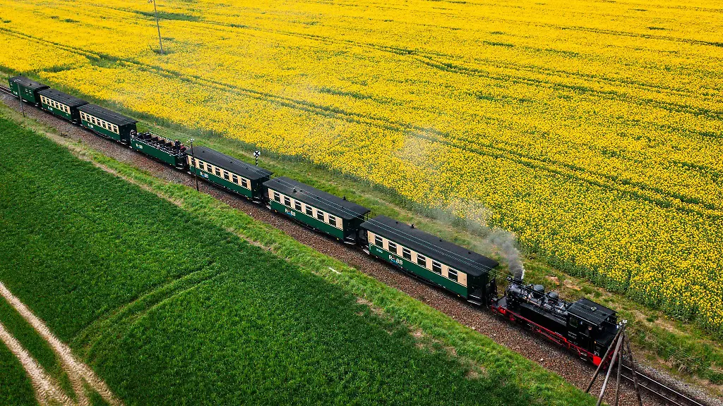 Eine-Fahrt-mit-dem-Rasenden-Roland-auf-Ruegen-kostet-seit-Februar-einen-Euro-mehr