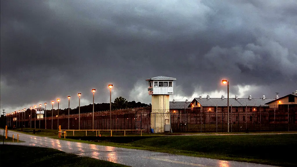 July-30-2018-Raiford-Florida-U-S-CHERIE-DIEZ-Times-A-thunderstorm-moves-over-Florida-s-Death-Row-at-Union-Correctional-Institution-Raiford-Fla