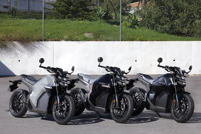 Mit-der-WN7-bietet-Honda-ein-vertrauenerweckendes-gut-anzusehendes-E-Motorrad-mit-Fahrspass-Garantie