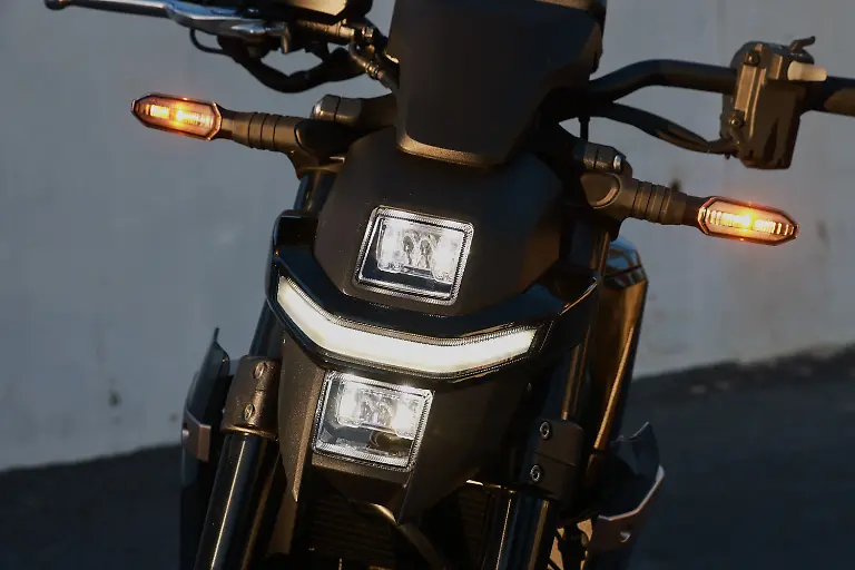 An-Leuchten-mangelt-es-der-Front-der-WN7-nicht